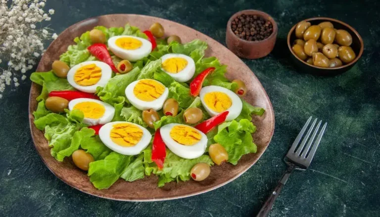 Boiled Eggs with Spinach Salad